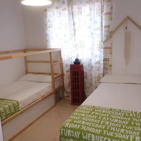 Casa Familiar Con Patio Privado Y Piscina Comunitaria Cerca De La Playa * Málaga