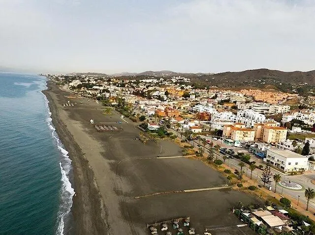 Сasa de vacaciones Casa Familiar Con Patio Privado Y Piscina Comunitaria Cerca De La Playa Málaga